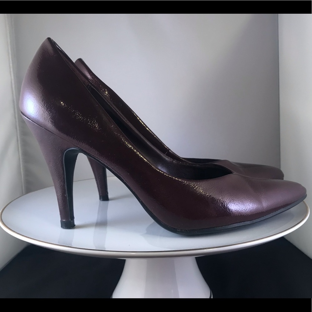Fioni Burgundy Pumps, size 6.5 WIDE